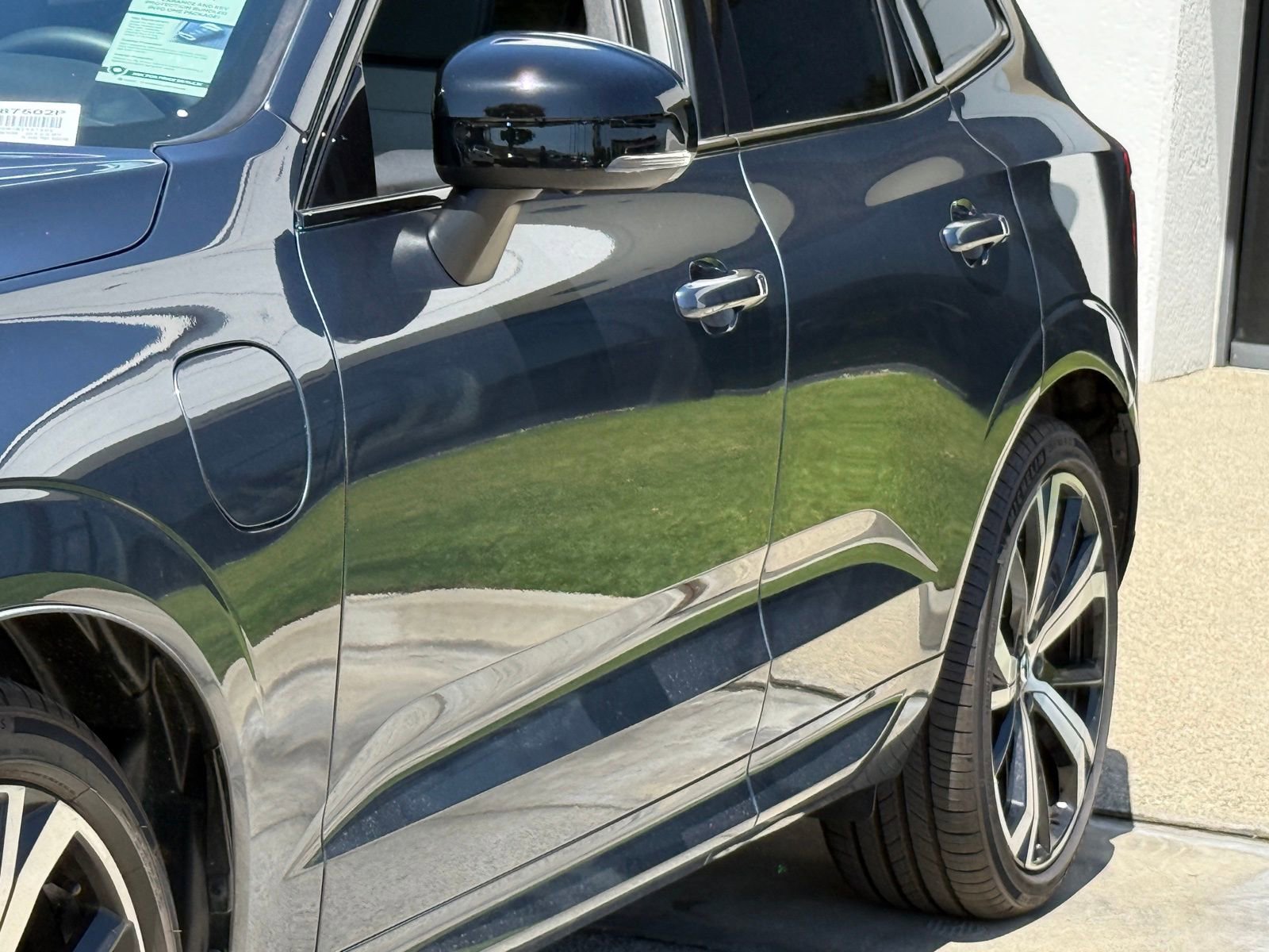 Used 2022 Volvo XC60 T8 R-Design w/ Advanced Package image 5