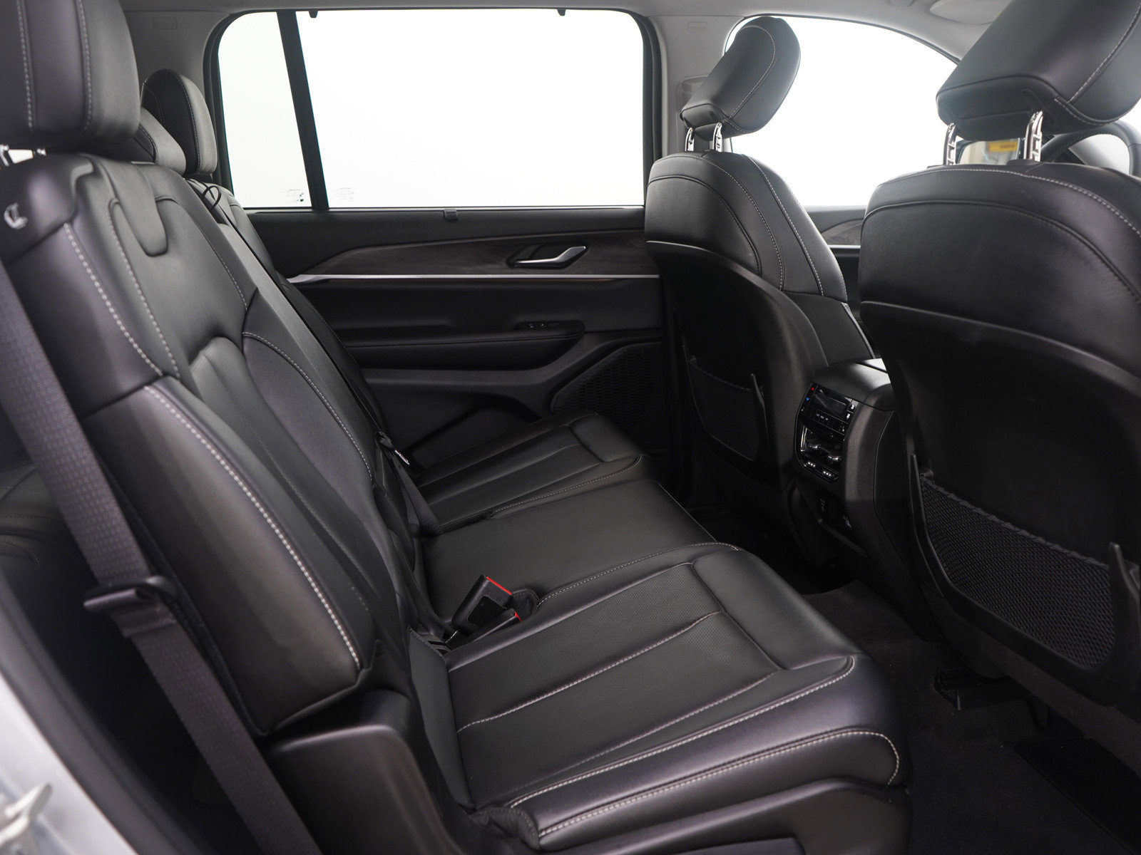 Used 2023 Jeep Grand Cherokee L Limited w/ Luxury Tech Group II image 15