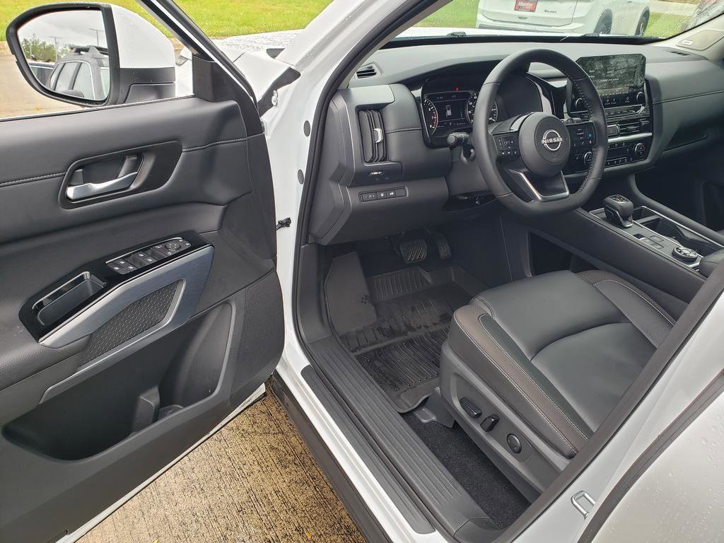 Certified 2025 Nissan Pathfinder SL w/ SL Premium Package image 15