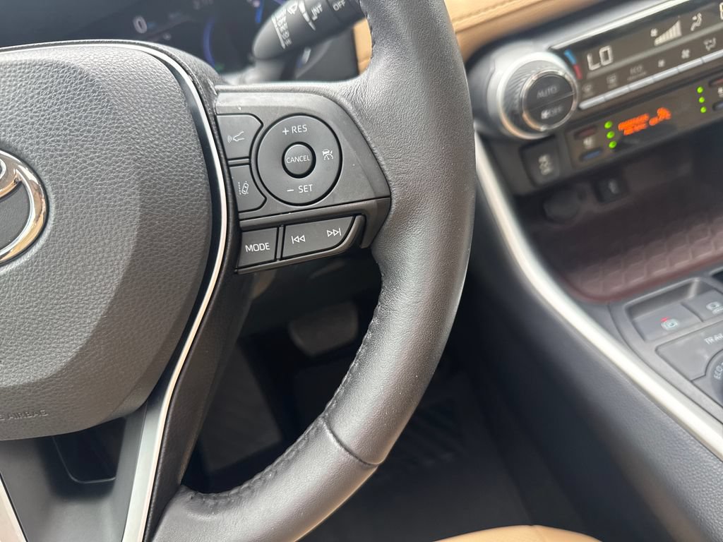 Used 2022 Toyota RAV4 Limited AWD/4WD image 27
