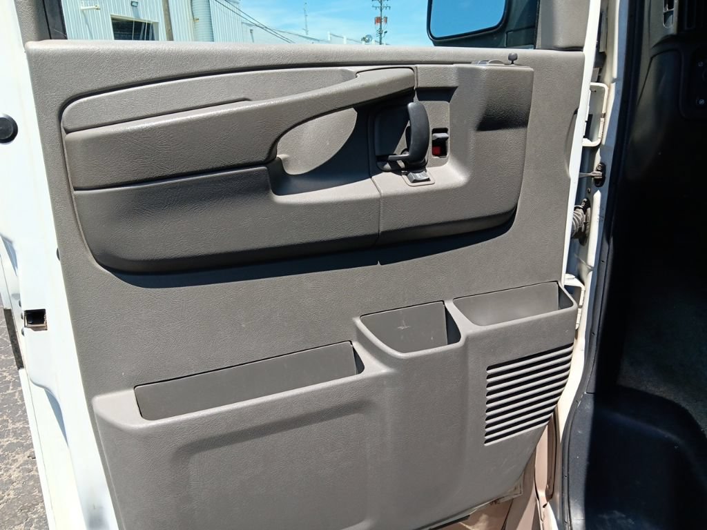 Used 2004 Chevrolet Express 3500 Extended RWD image 18