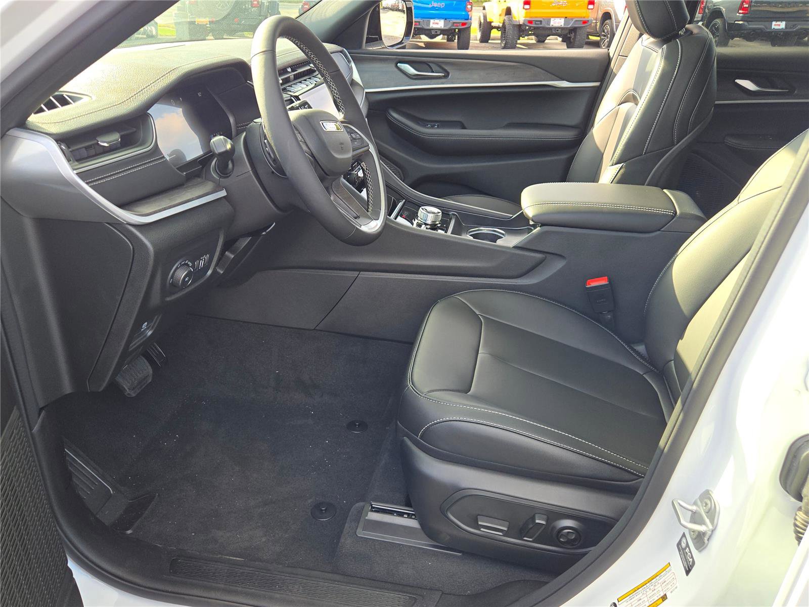 New 2025 Jeep Grand Cherokee Limited w/ Black Appearance Package image 25