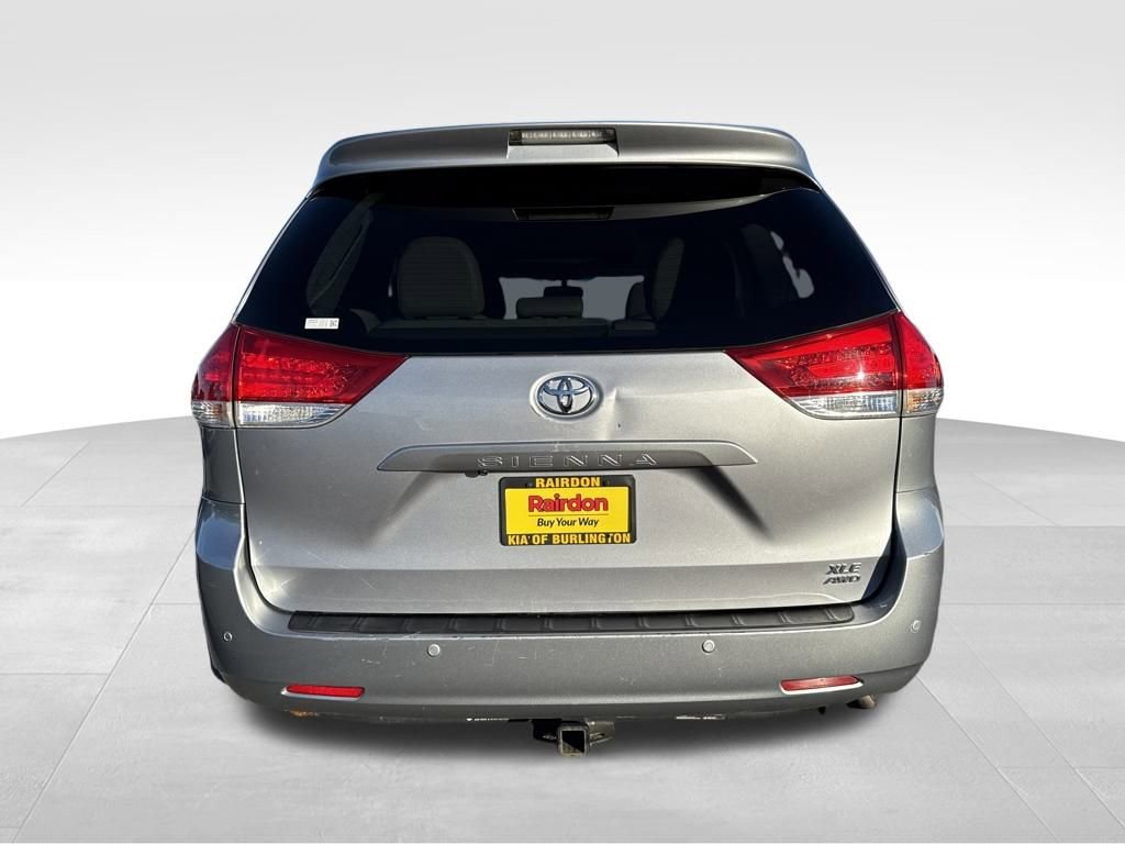 Used 2012 Toyota Sienna XLE image 9