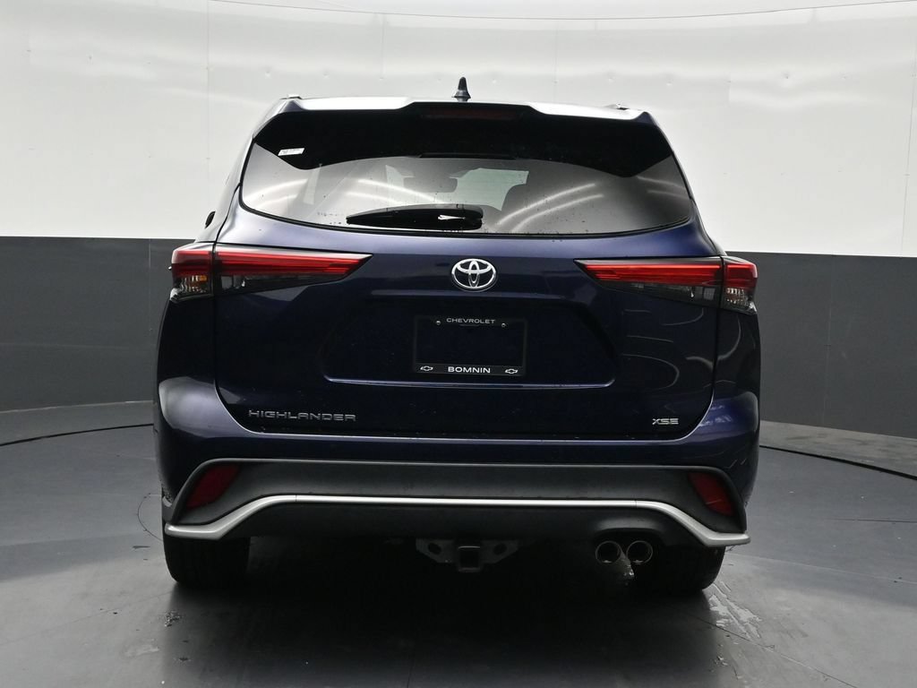 Used 2021 Toyota Highlander XSE FWD image 4