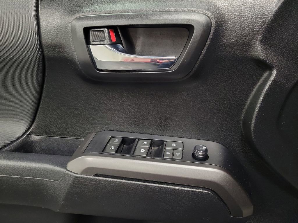 Used 2022 Toyota Tacoma TRD Sport image 19