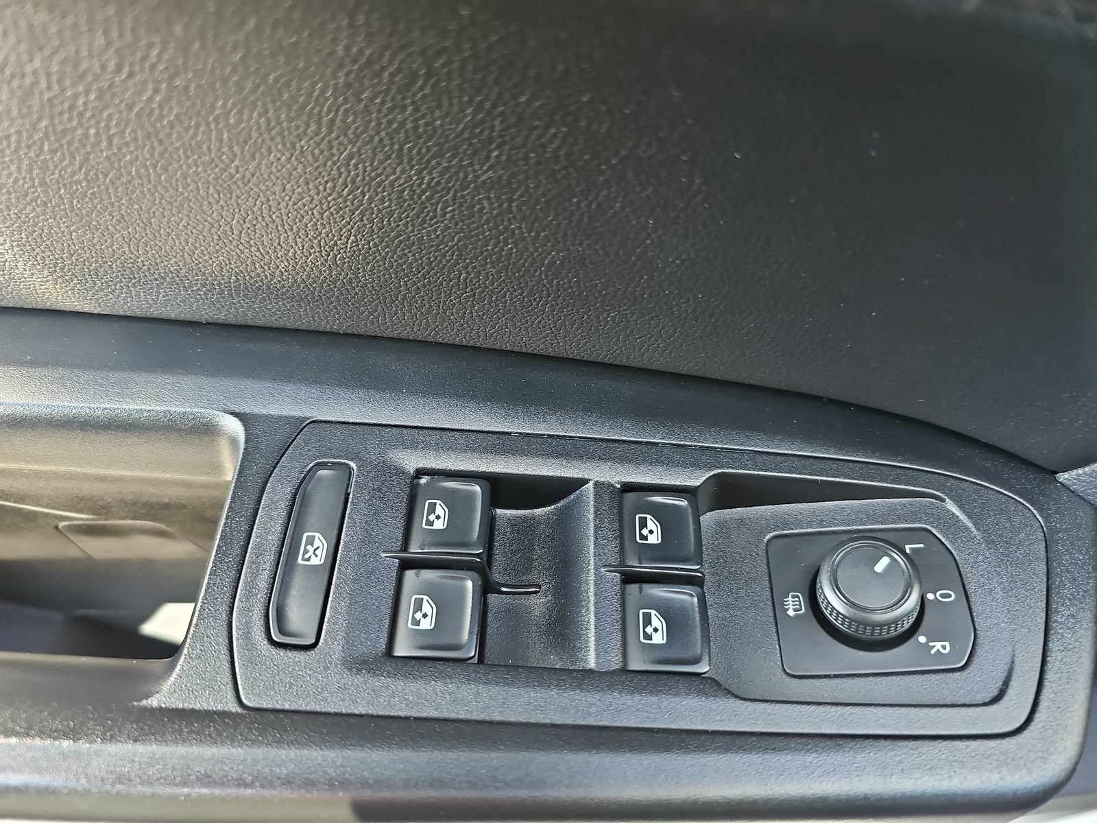 Used 2020 Volkswagen Atlas SEL FWD image 29