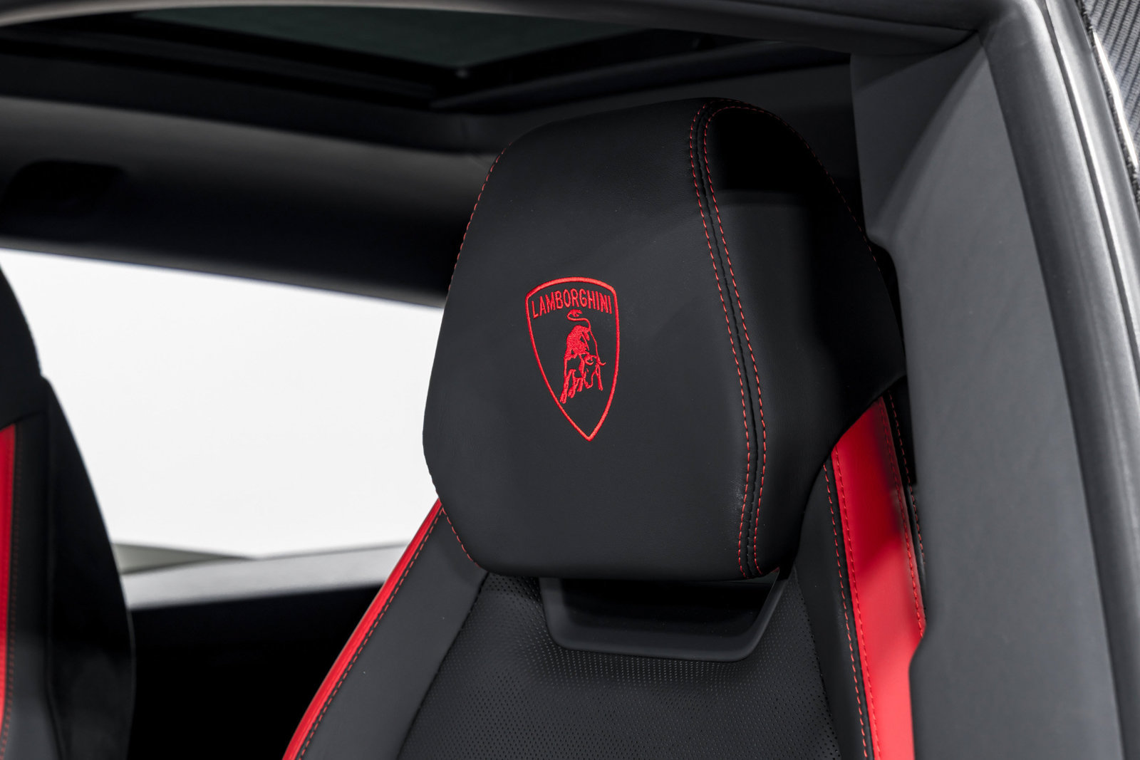 Used 2024 Lamborghini Urus Performante AWD/4WD image 21