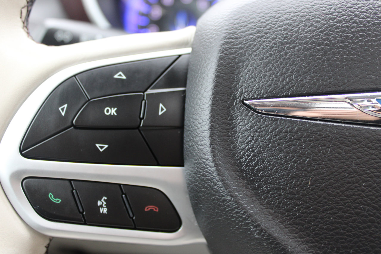 Used 2018 Chrysler Pacifica Limited image 21