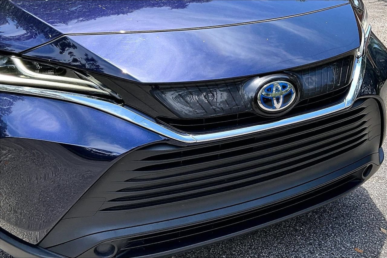 Used 2024 Toyota Venza LE AWD/4WD image 30
