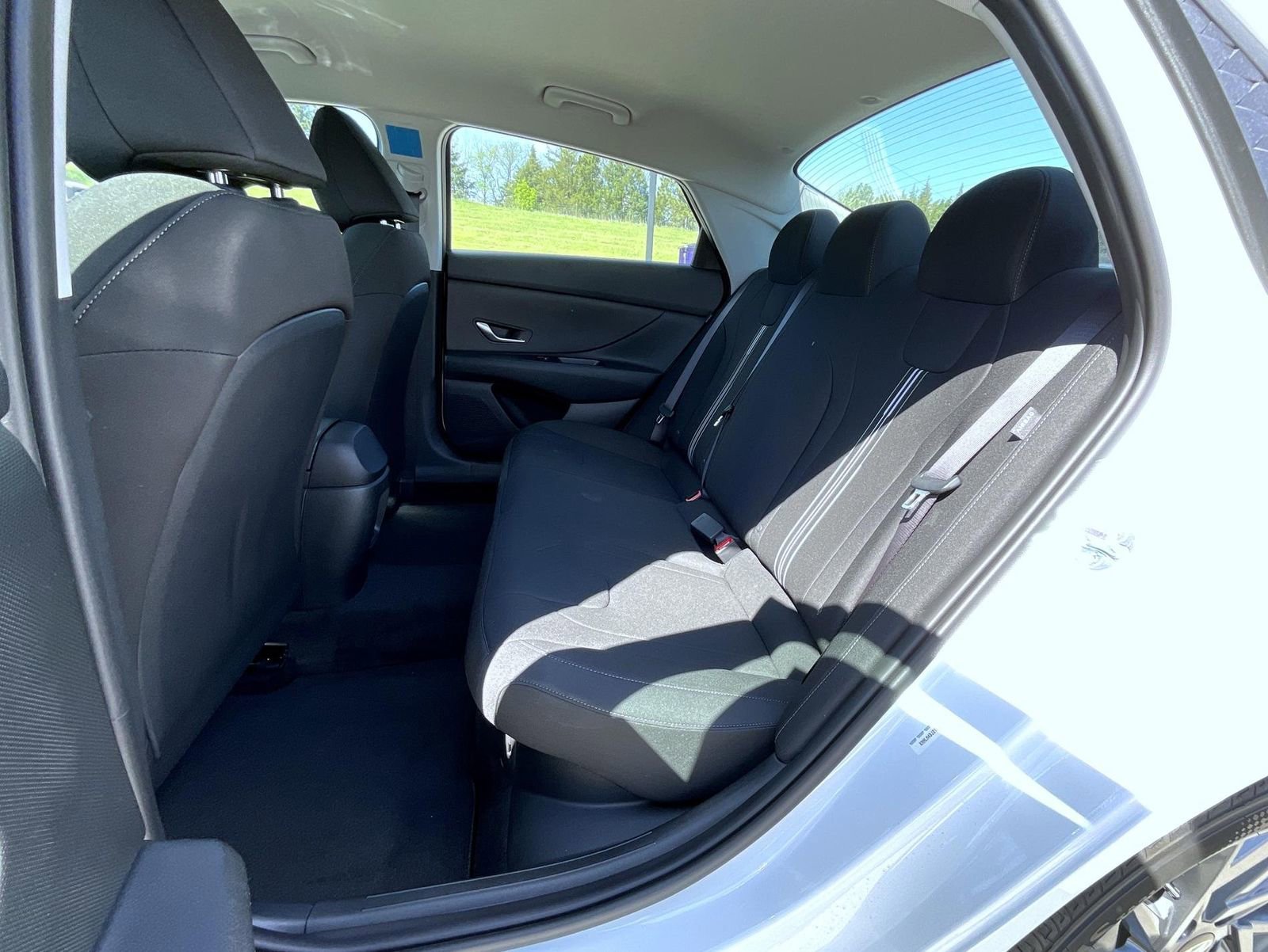 New 2026 Hyundai Elantra Hybrid FWD image 12