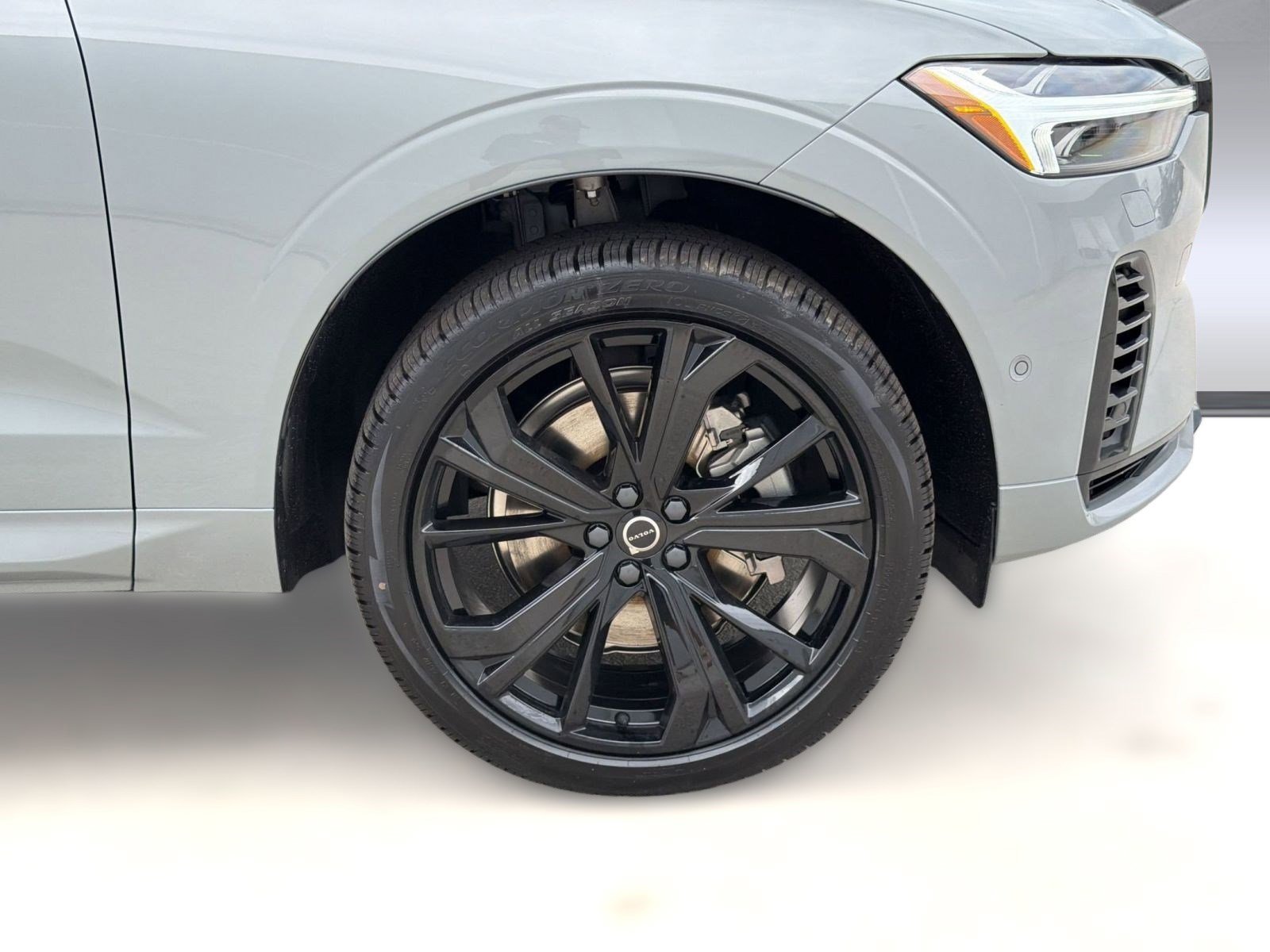 New 2026 Volvo XC60 T8 Ultra w/ Climate Package AWD/4WD image 11