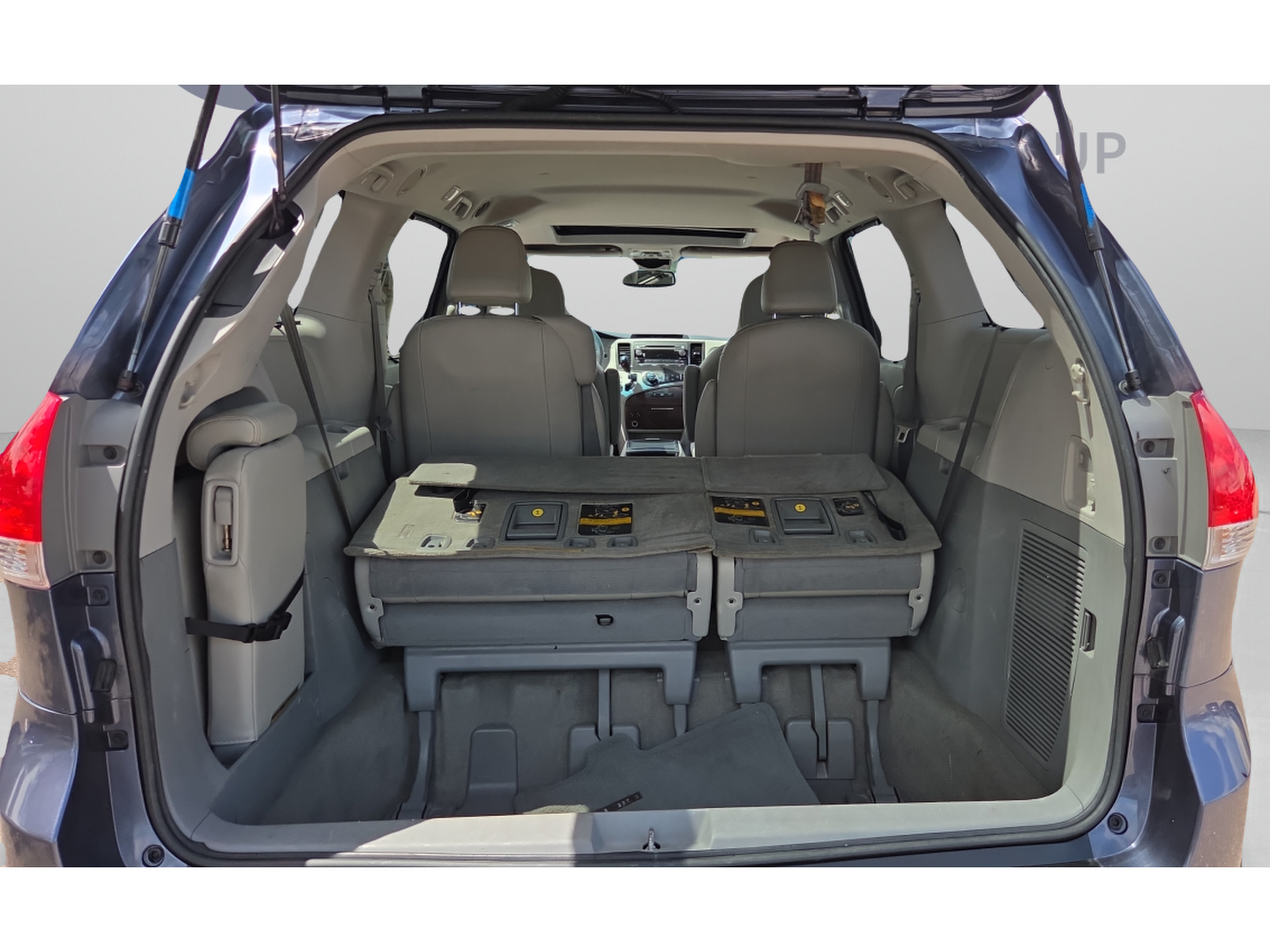 Used 2014 Toyota Sienna XLE FWD image 14