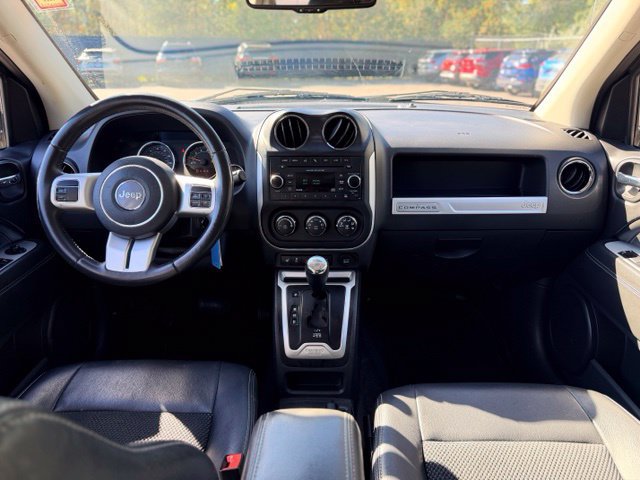 Used 2017 Jeep Compass Latitude FWD image 16