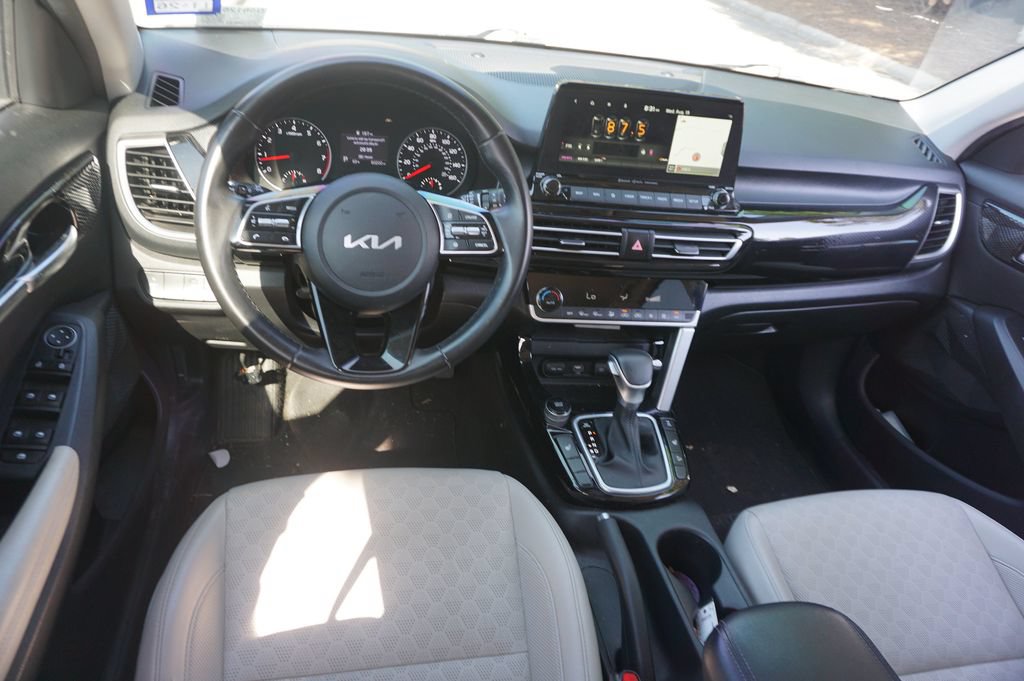Used 2022 Kia Seltos EX AWD/4WD image 6
