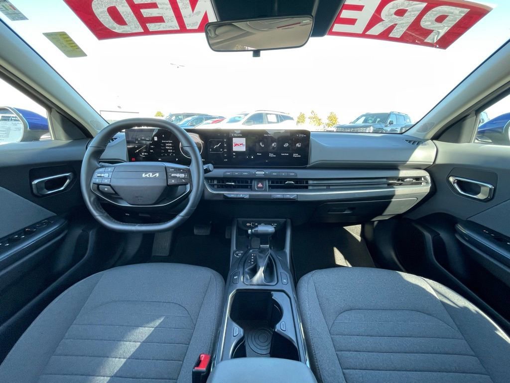 Used 2025 Kia K4 EX image 27
