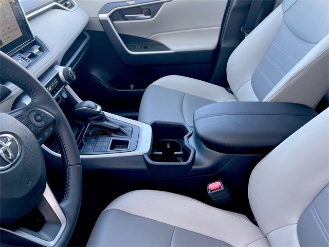 Used 2025 Toyota RAV4 XLE Premium image 20
