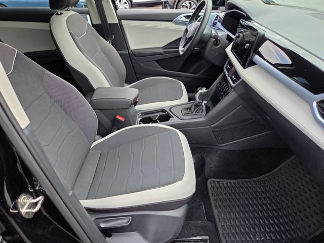 Certified 2025 Volkswagen Taos SE FWD image 16