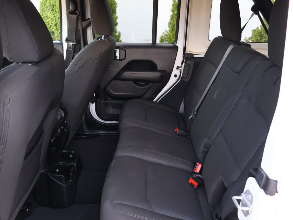 Used 2023 Jeep Wrangler Unlimited Sahara AWD/4WD image 9