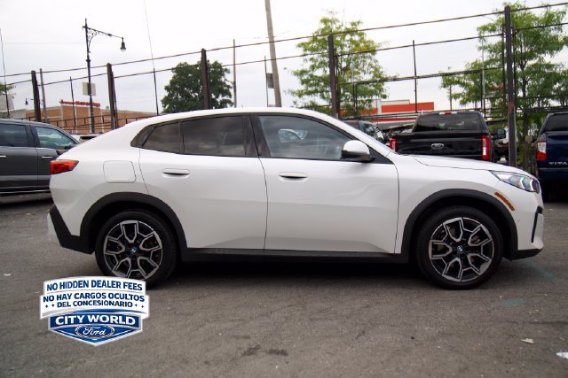 Used 2026 BMW X2 xDrive28i AWD/4WD image 3