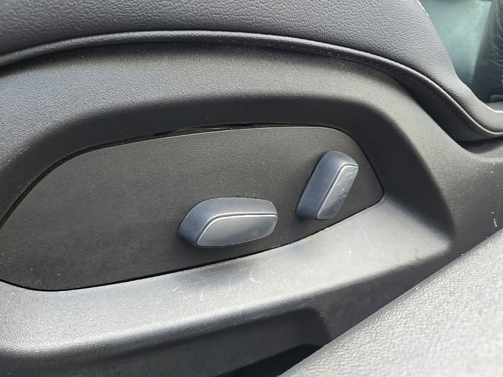 Used 2020 Chevrolet Corvette Stingray Coupe w/ Z51 Performance Package image 23