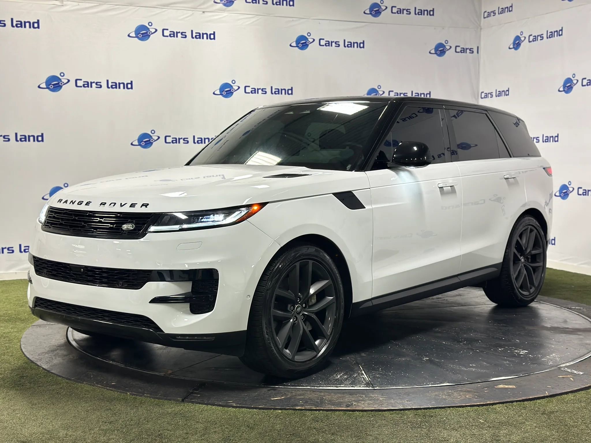 Used 2024 Land Rover Range Rover Sport SE image 6