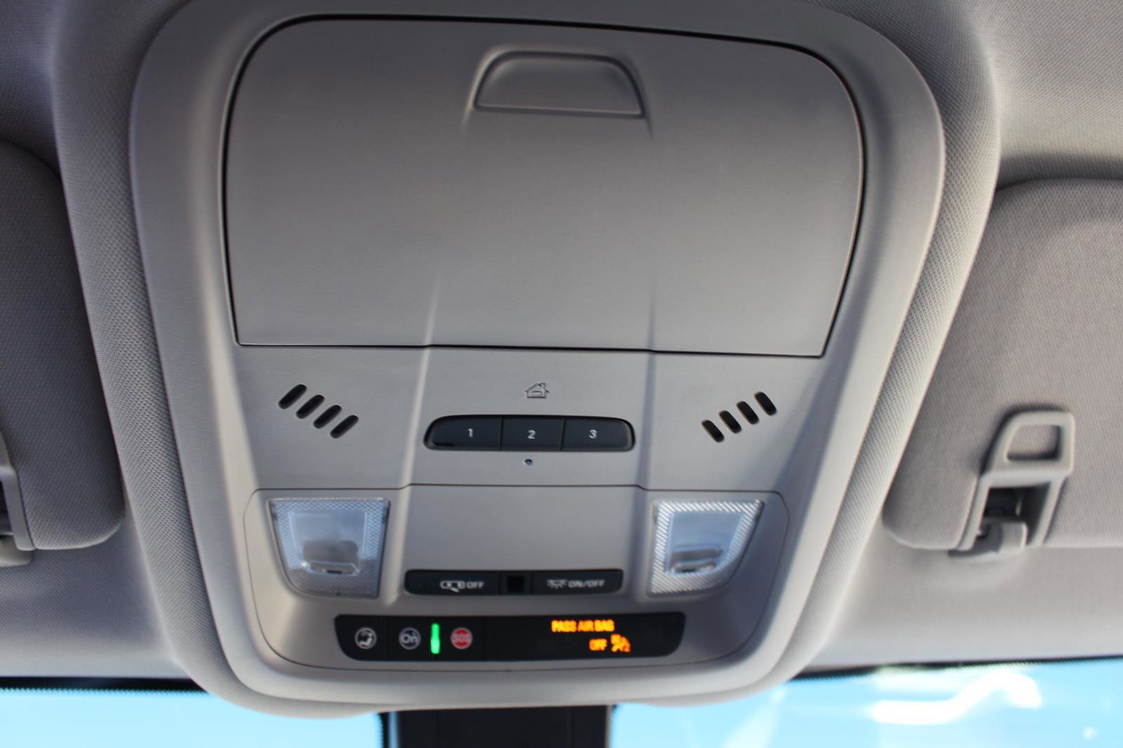 Used 2024 GMC Terrain SLT image 27