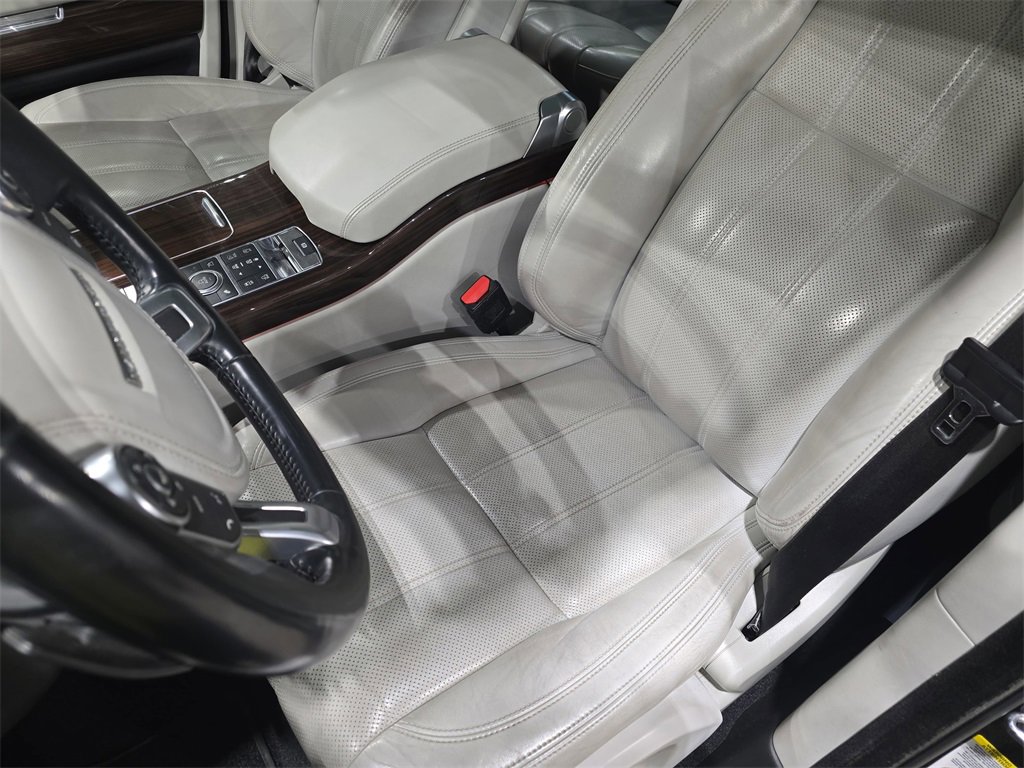 Used 2016 Land Rover Range Rover HSE image 16
