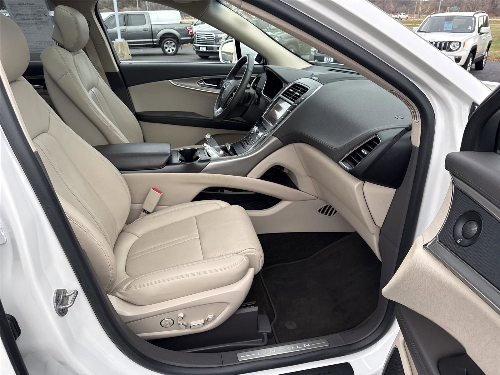 Used 2020 Lincoln Nautilus Reserve w/ Equipment Group 201A image 27