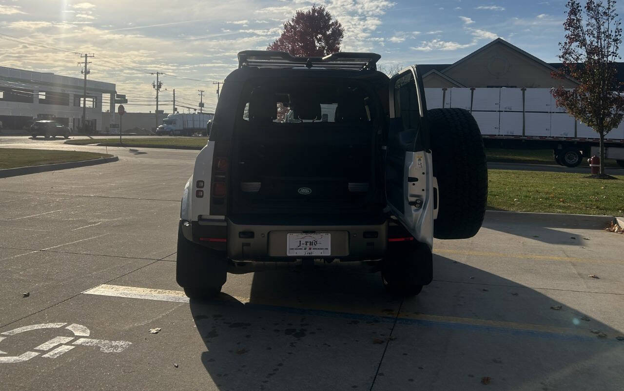 Used 2022 Land Rover Defender 90 X-Dynamic S image 8