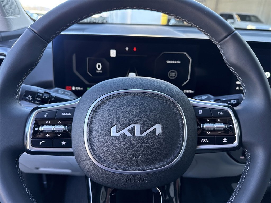 Used 2025 Kia Sorento SX image 24