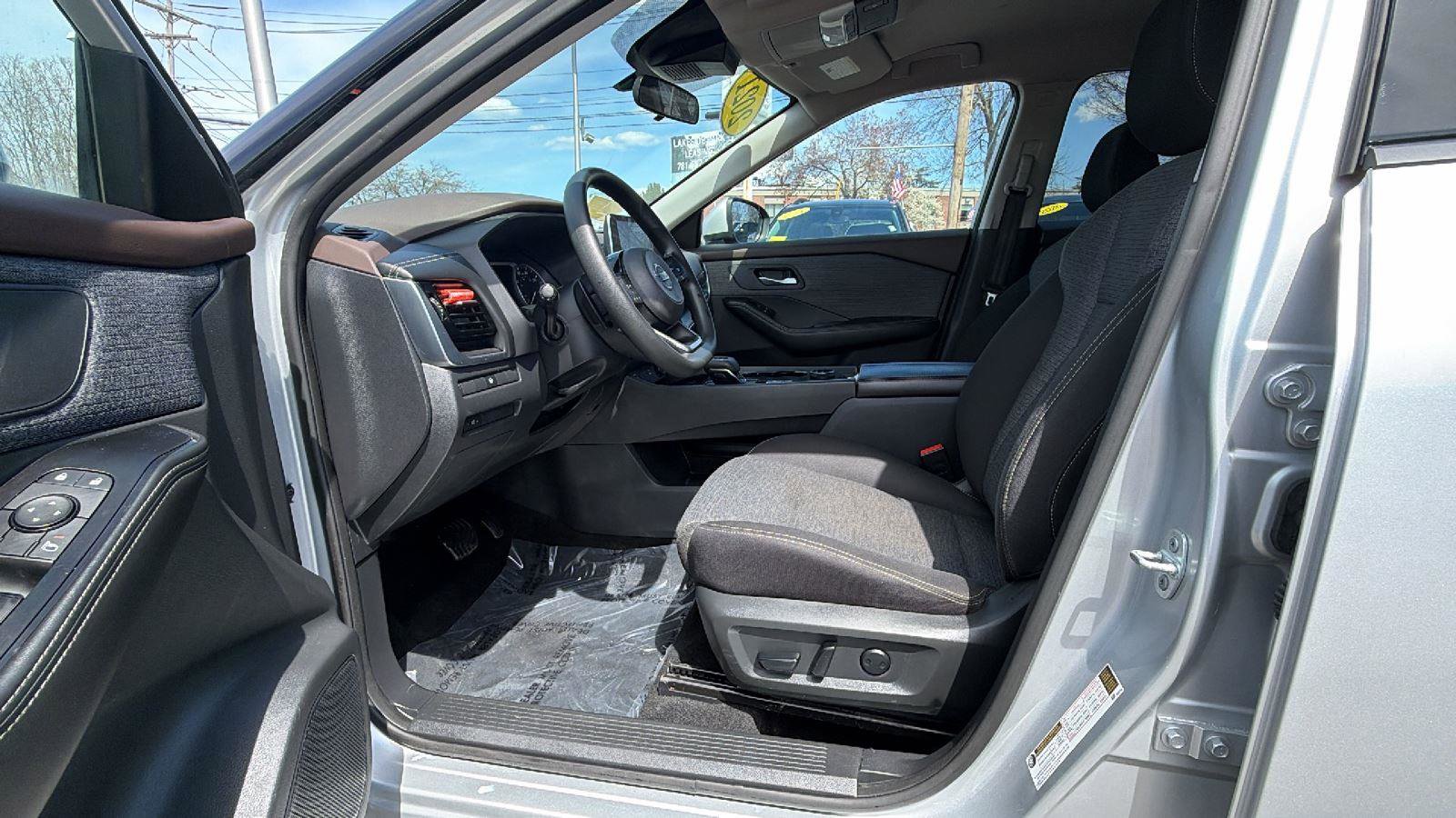 Used 2021 Nissan Rogue SV AWD/4WD image 15