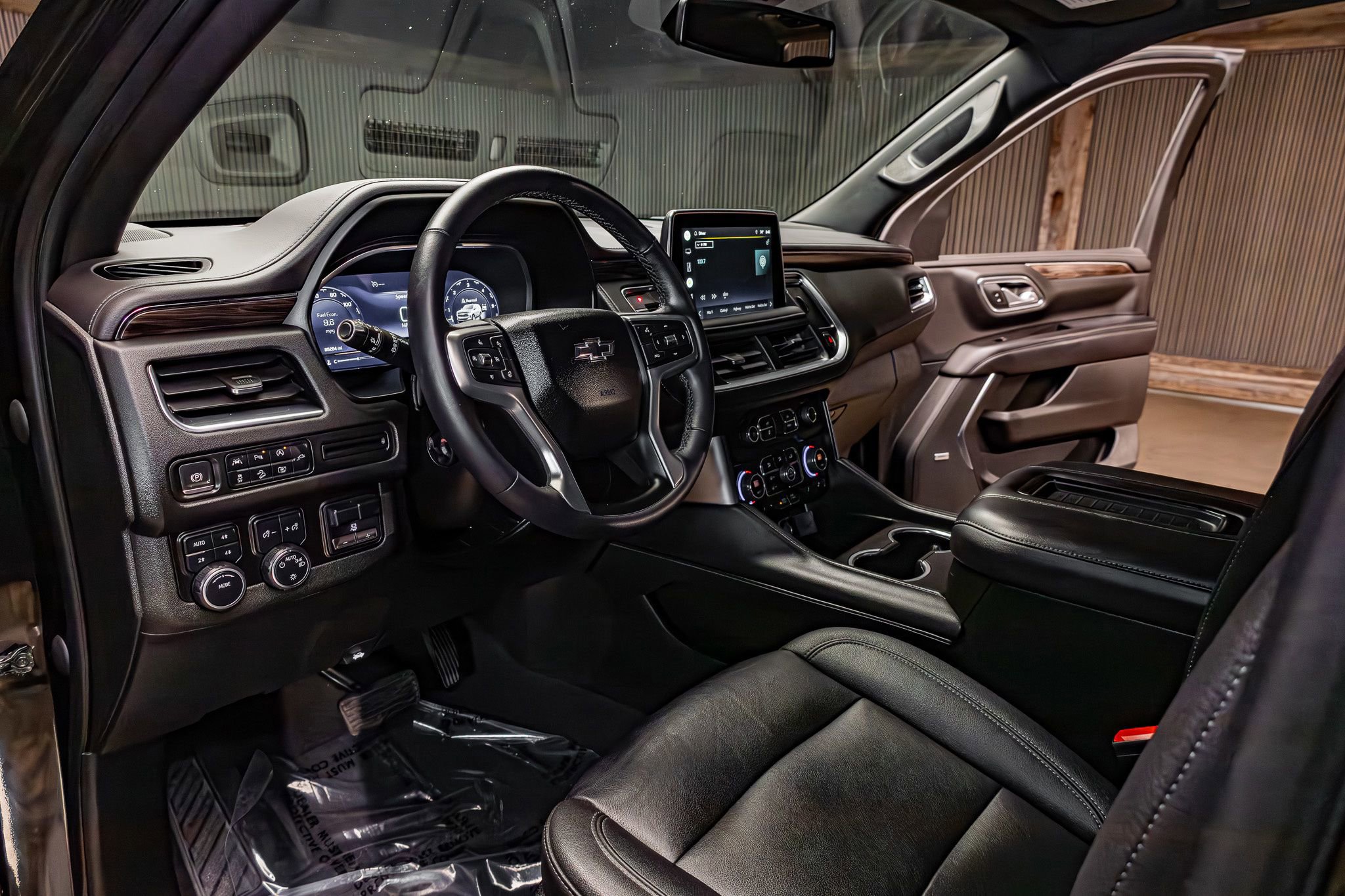 Used 2022 Chevrolet Tahoe Z71 w/ Luxury Package image 13