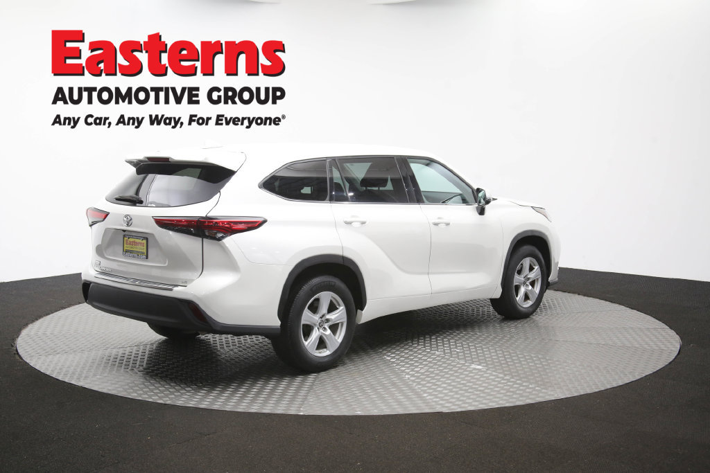 Used 2020 Toyota Highlander LE FWD image 44