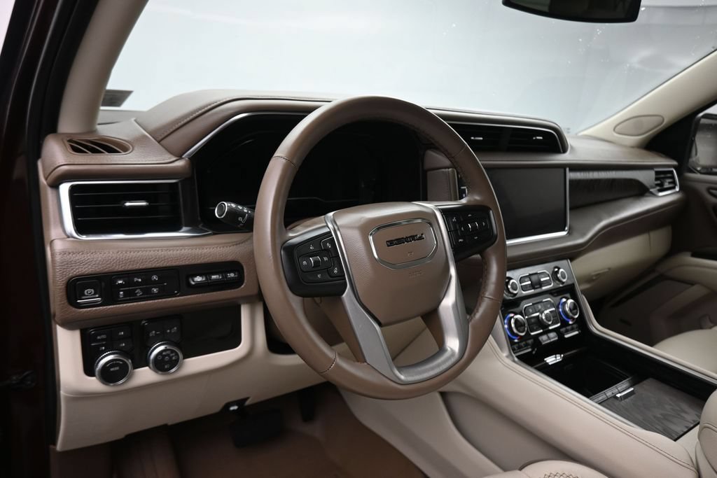 Used 2023 GMC Yukon XL Denali AWD/4WD image 14