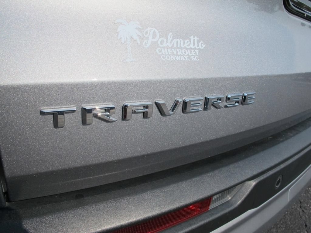 Used 2025 Chevrolet Traverse LT w/ Driver Confidence Package FWD image 8