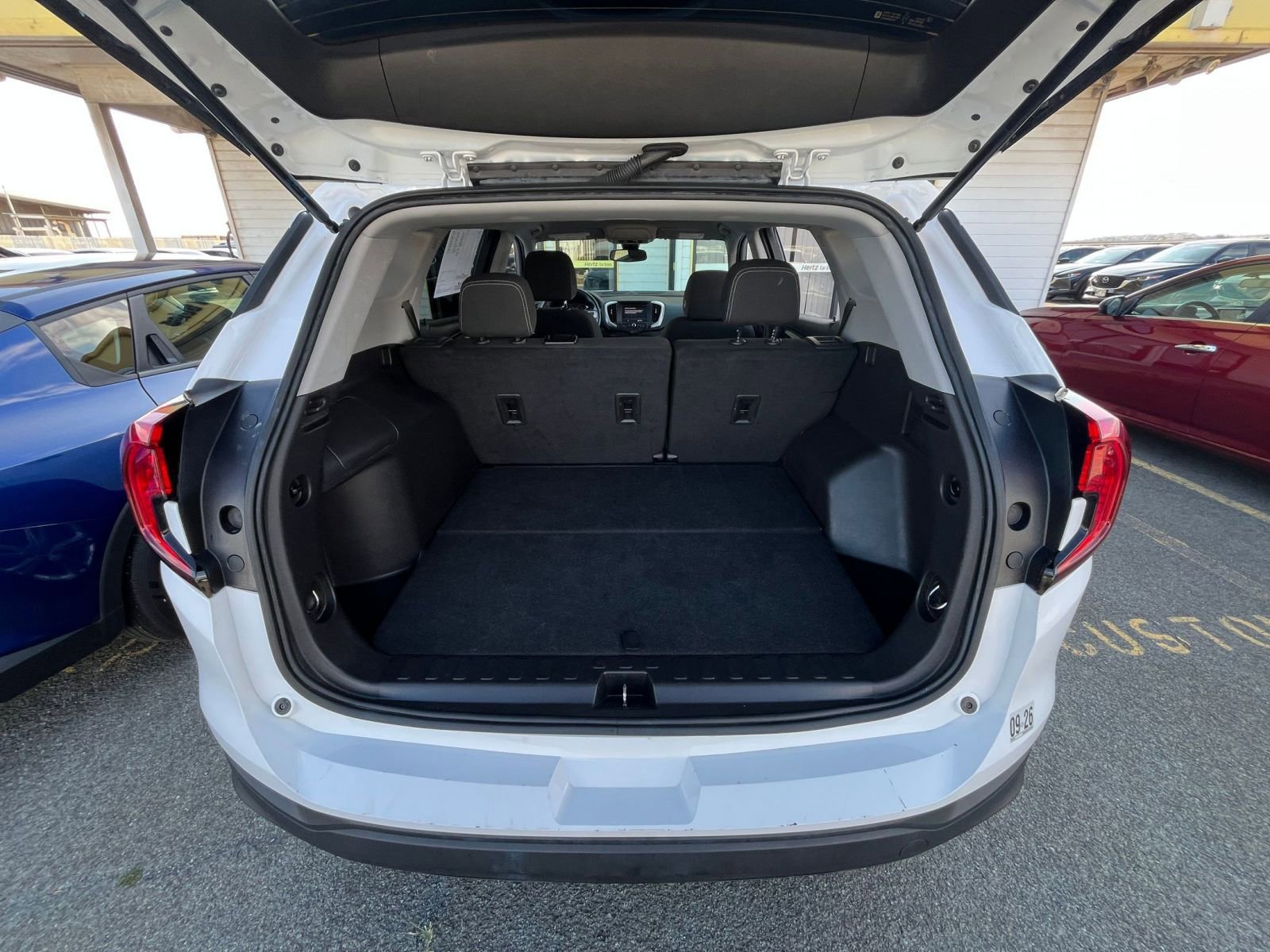 Used 2024 GMC Terrain SLE FWD image 32