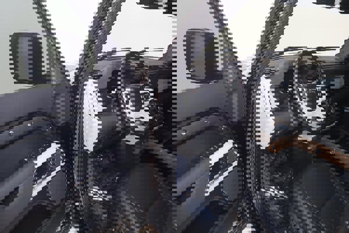 Used 2022 Land Rover Defender 110 SE image 48