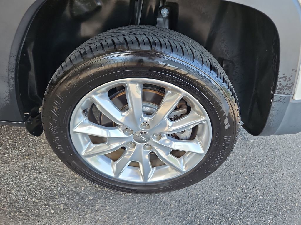 Used 2016 Jeep Cherokee Limited FWD image 31