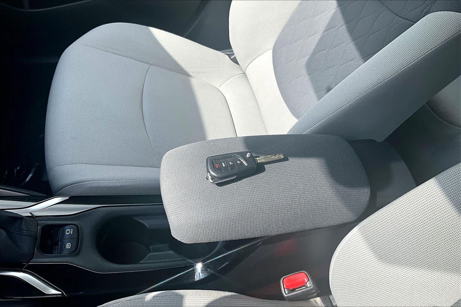 Used 2021 Toyota Corolla LE w/ Carpet Mat Package (TMS) FWD image 14