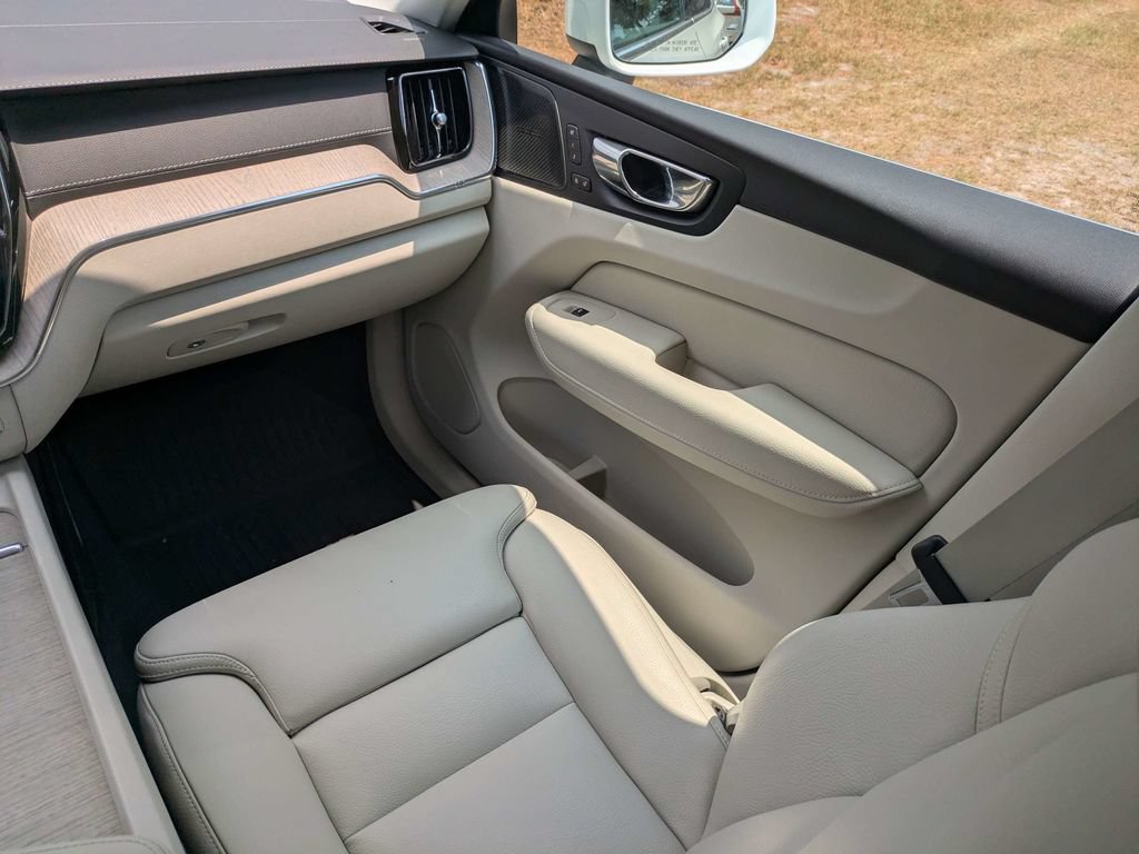Used 2020 Volvo XC60 T6 Inscription AWD/4WD image 18