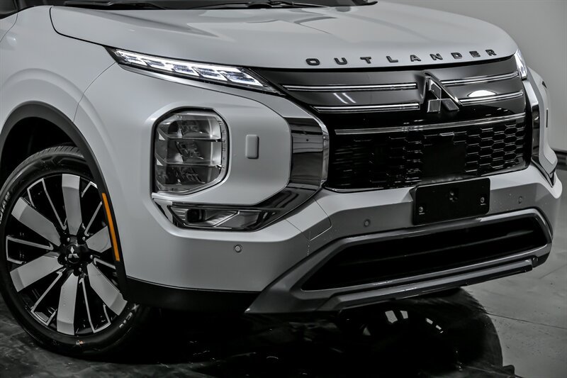 New 2026 Mitsubishi Outlander AWD image 2