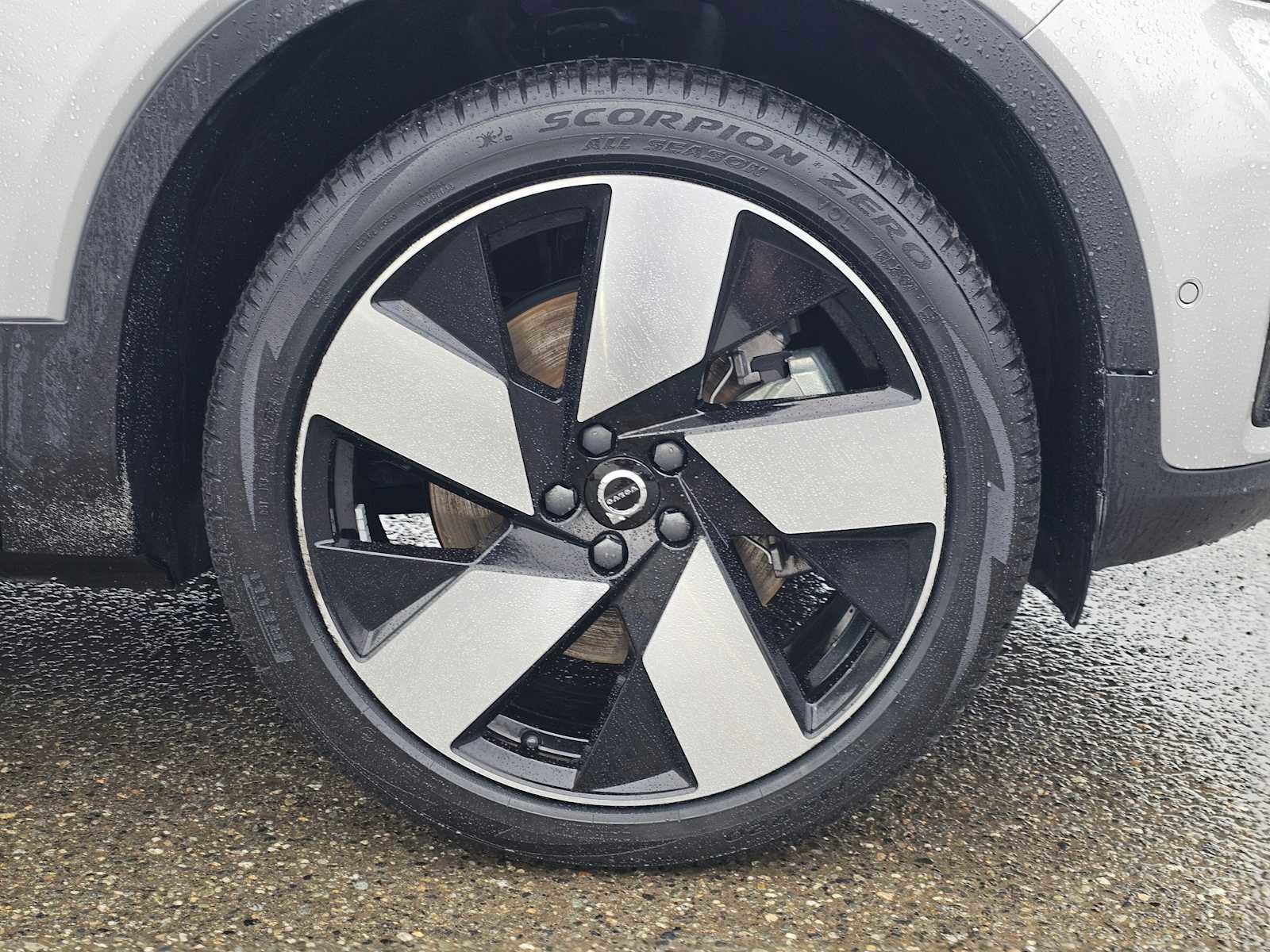 Certified 2023 Volvo XC40 Recharge Ultimate image 9