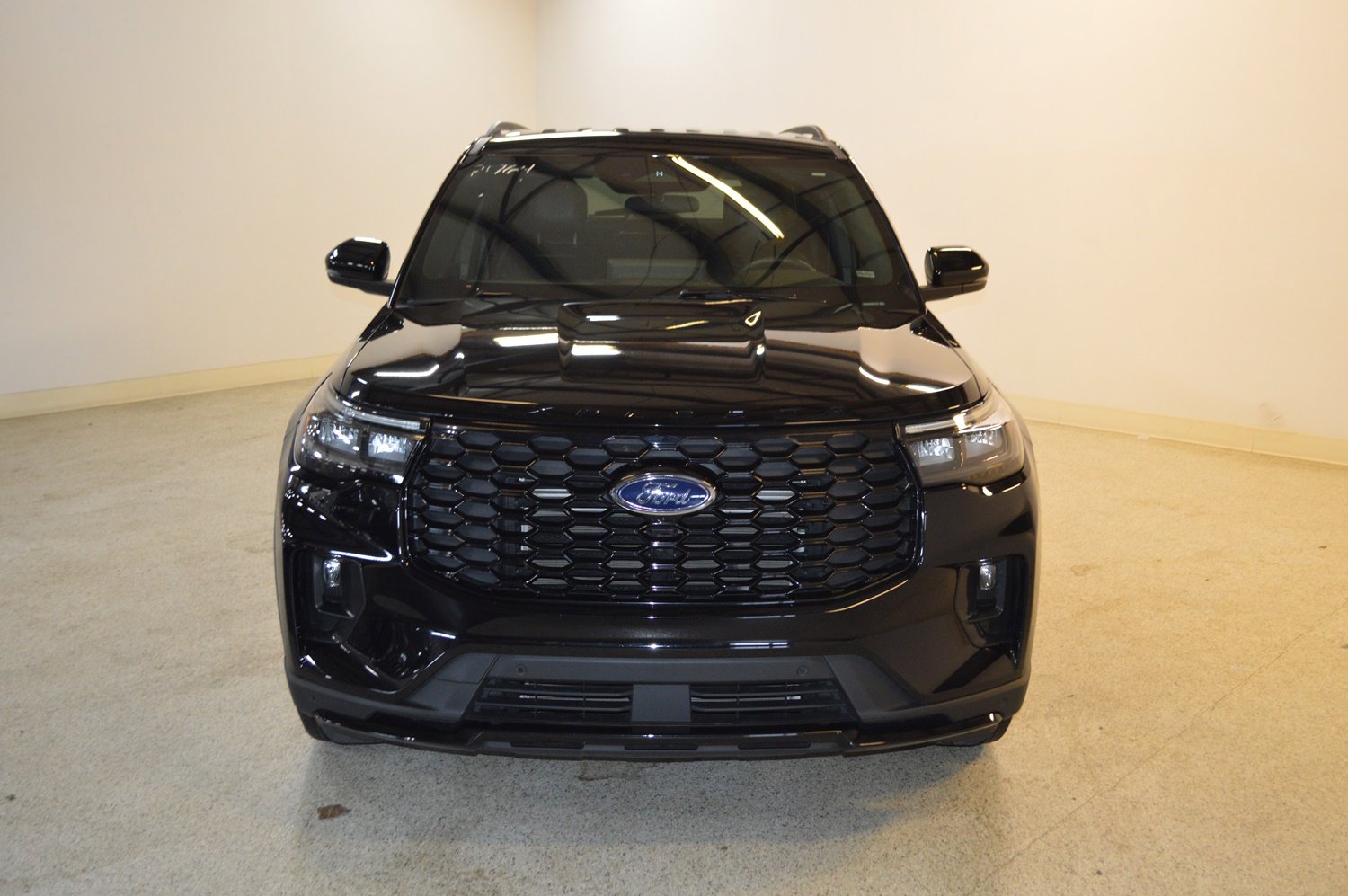 Certified 2025 Ford Explorer ST-Line image 8