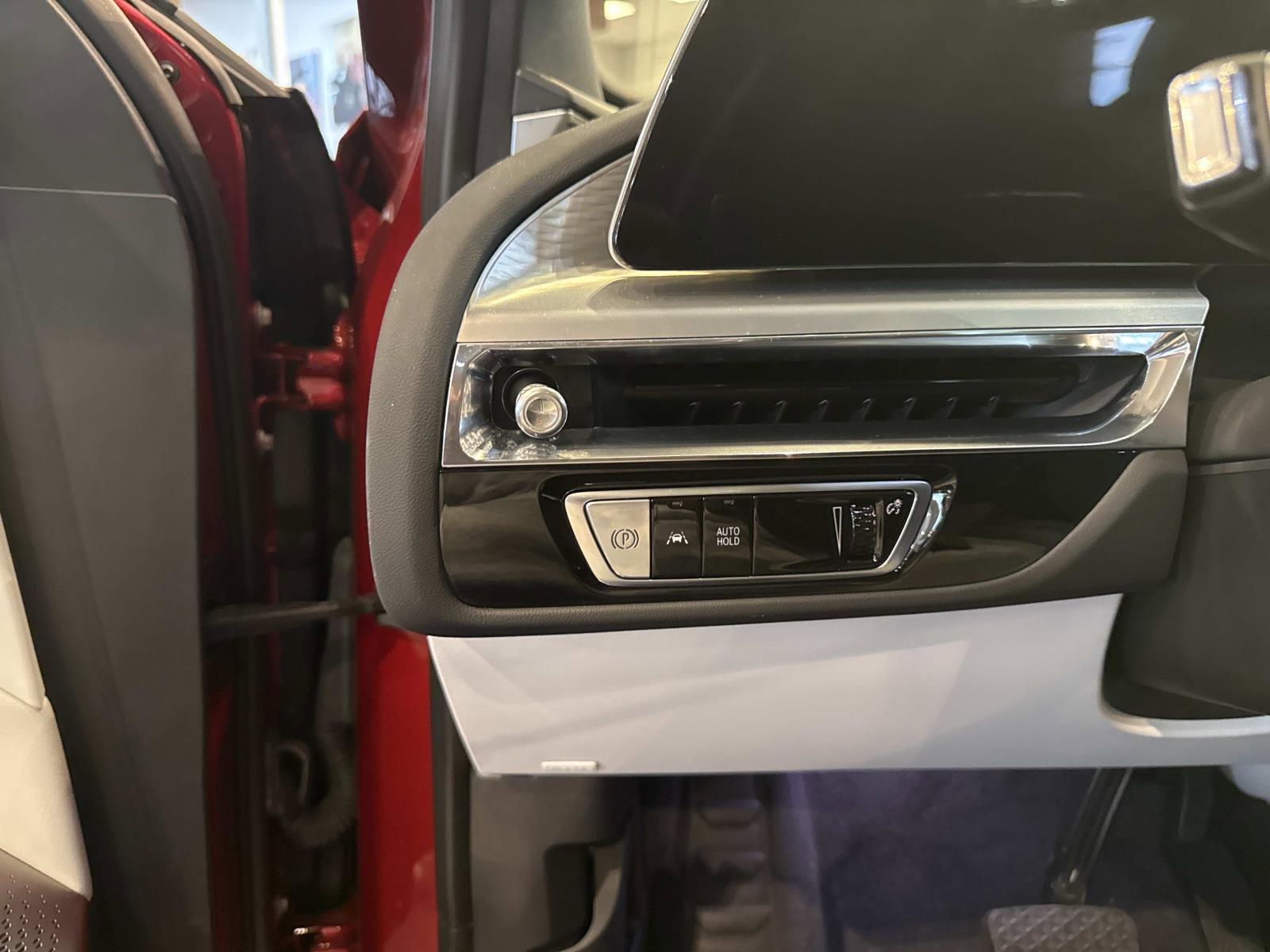 New 2025 Cadillac Lyriq Luxury image 31