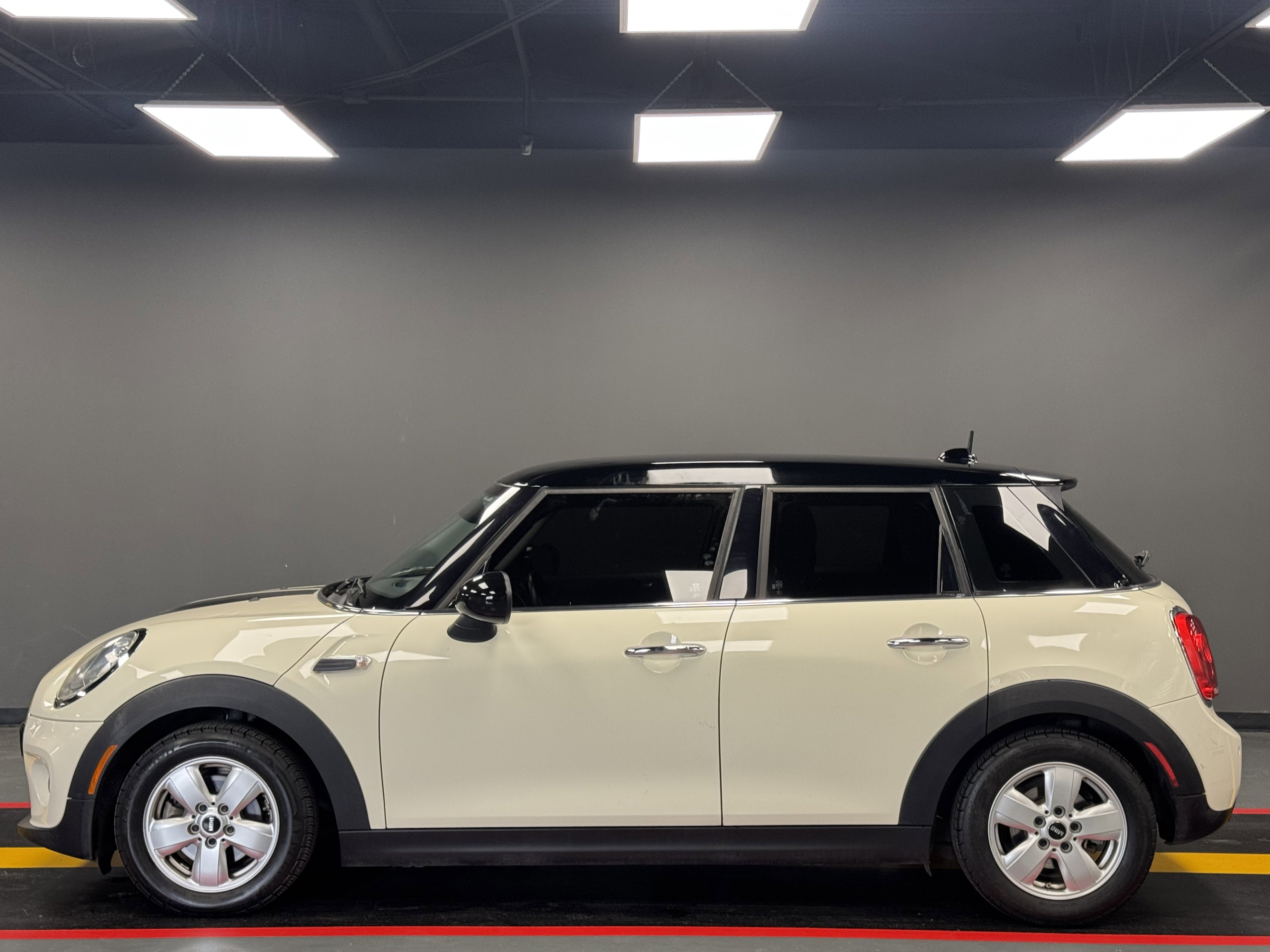 Used 2016 MINI Cooper 4-Door Hardtop FWD image 3