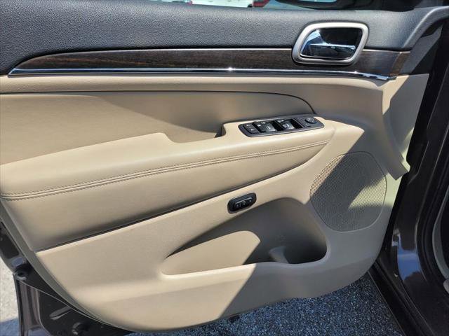 Certified 2017 Jeep Grand Cherokee Limited image 13