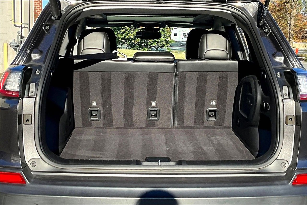 Certified 2022 Jeep Cherokee Latitude Lux w/ Sun & Sound Group image 24