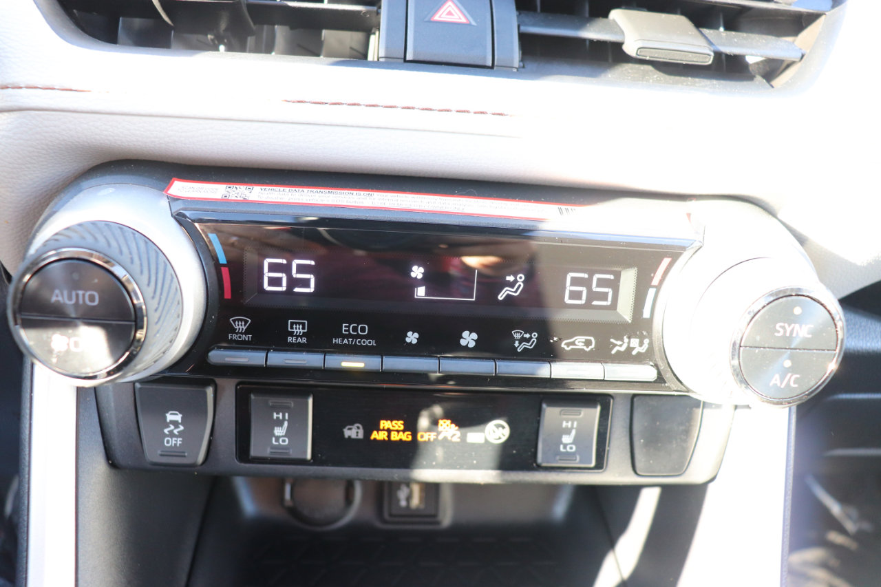 Used 2025 Toyota RAV4 XLE image 32