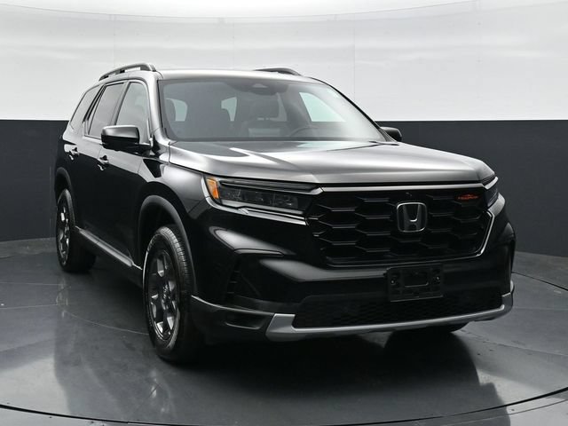 Used 2025 Honda Pilot TrailSport image 4