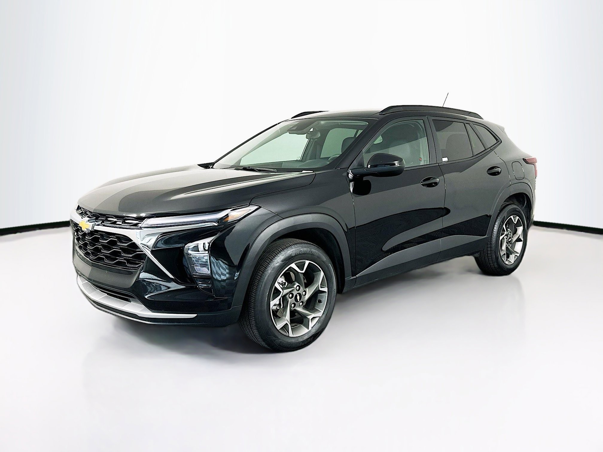 Used 2025 Chevrolet Trax LT image 3